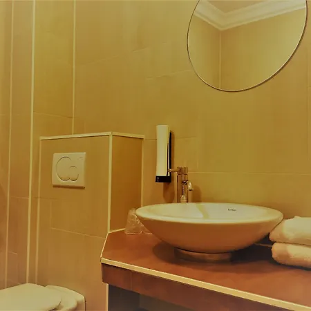 Hotel Courage