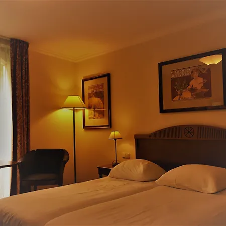 Courage Waalkade Hotel