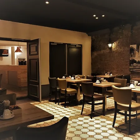 Courage Waalkade Hotel
