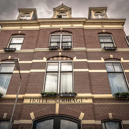 Courage Waalkade Hotel
